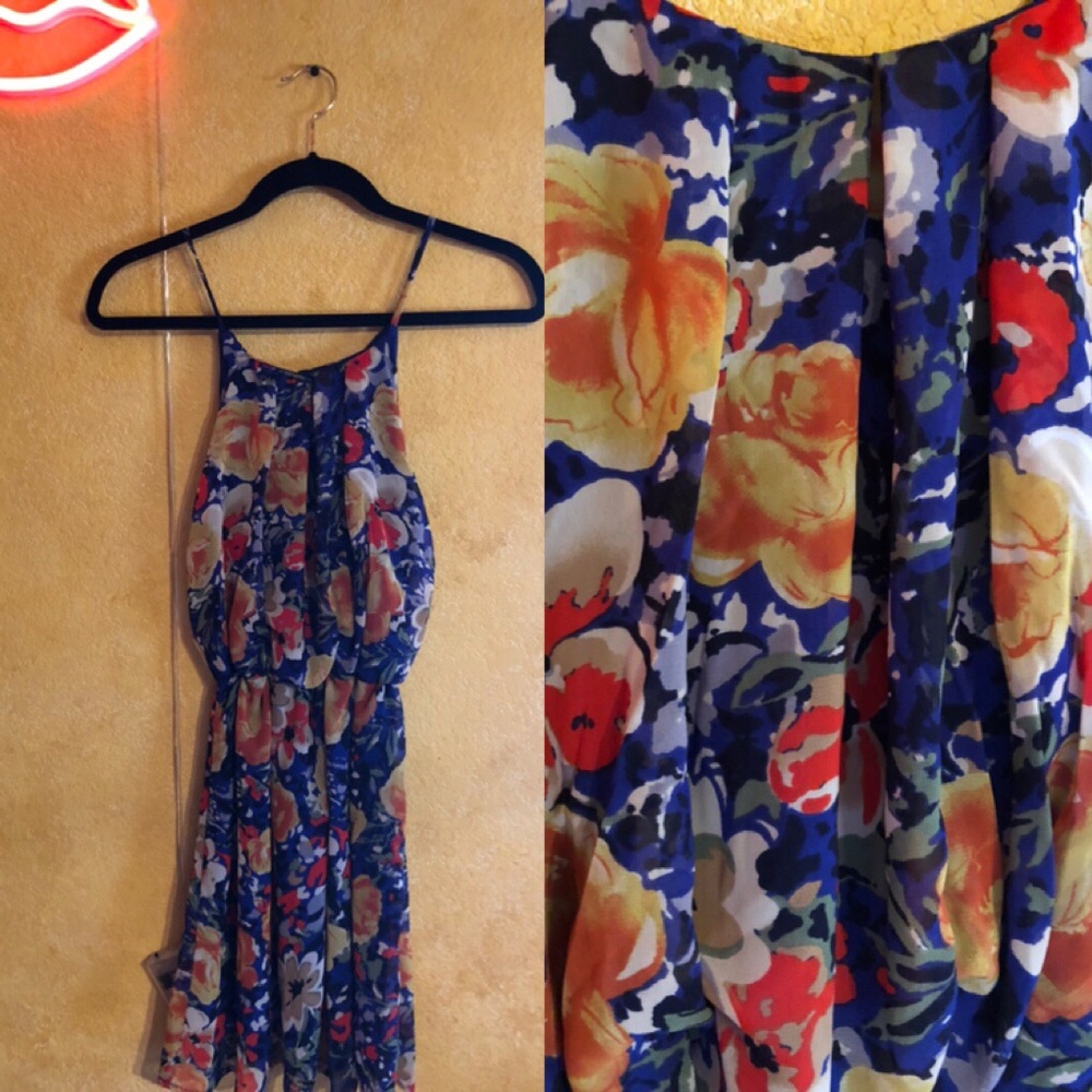 Floral high-neck dress!